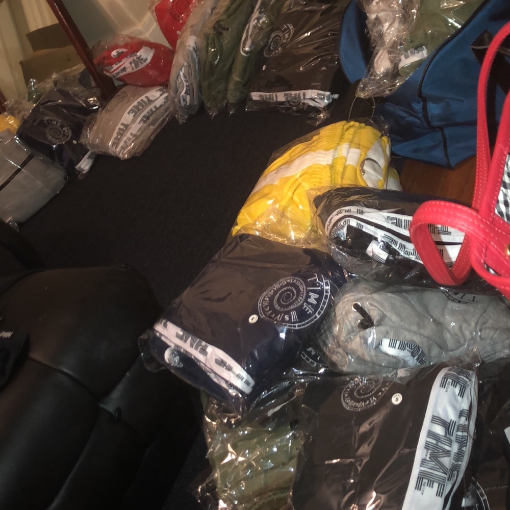 Tracksuits - Picture 3 of 4